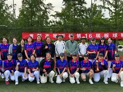 板球赛场再起风云：西城赤兔队惊险晋级嵩山火箭队，赛场气氛火爆目标直指冠军